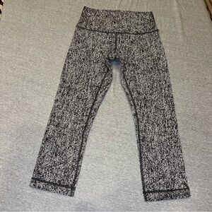 Lululemon black and white pattern crop leggings